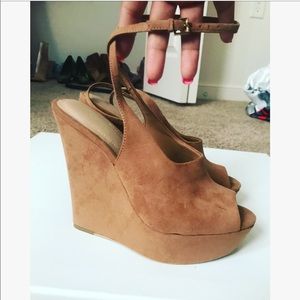 ✨Cute Brown Suede Wedges✨